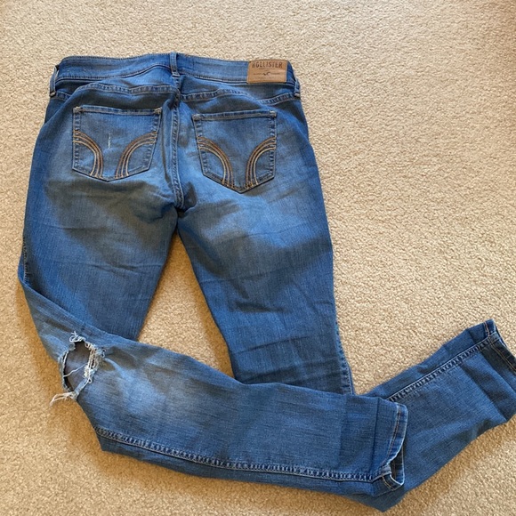 Hollister ripped jeans - Picture 2 of 3